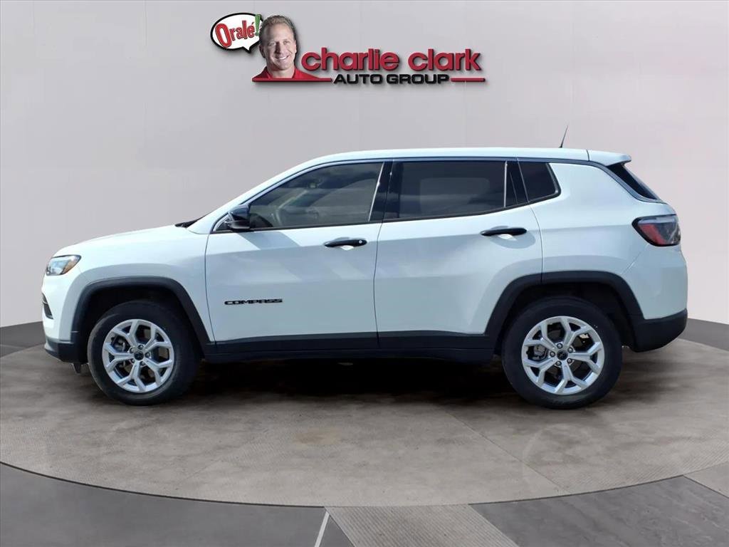 Used 2025 Jeep Compass Sport image 2