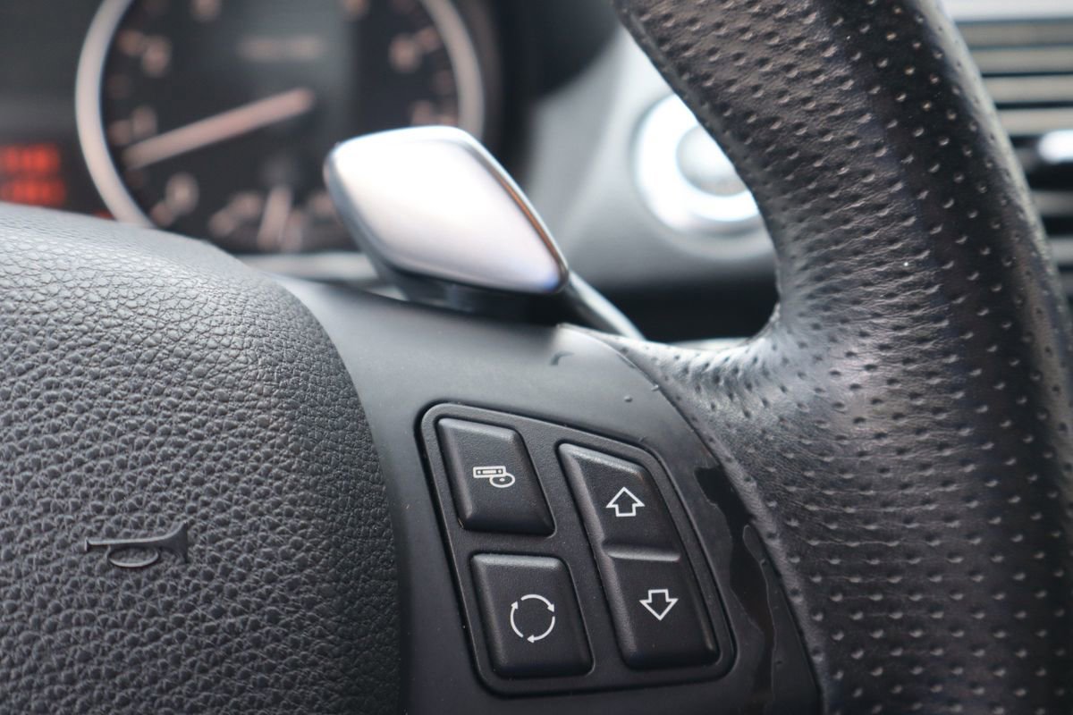 Used 2010 BMW 135i Convertible image 13