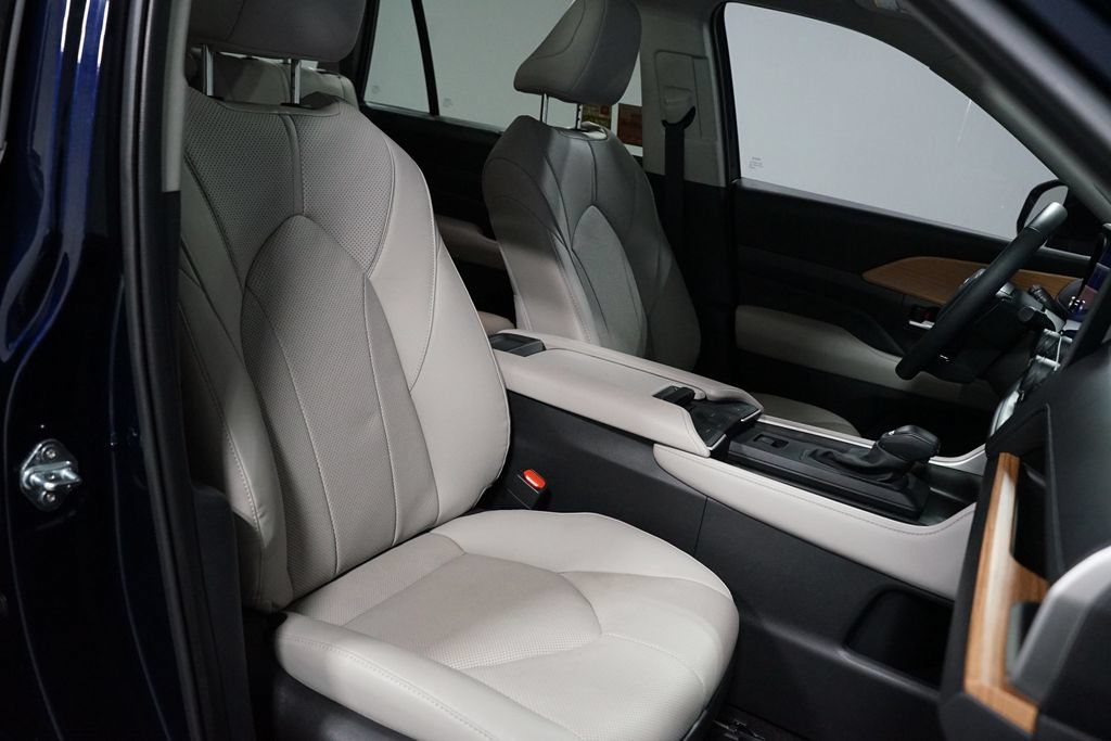Certified 2025 Toyota Grand Highlander FWD image 29