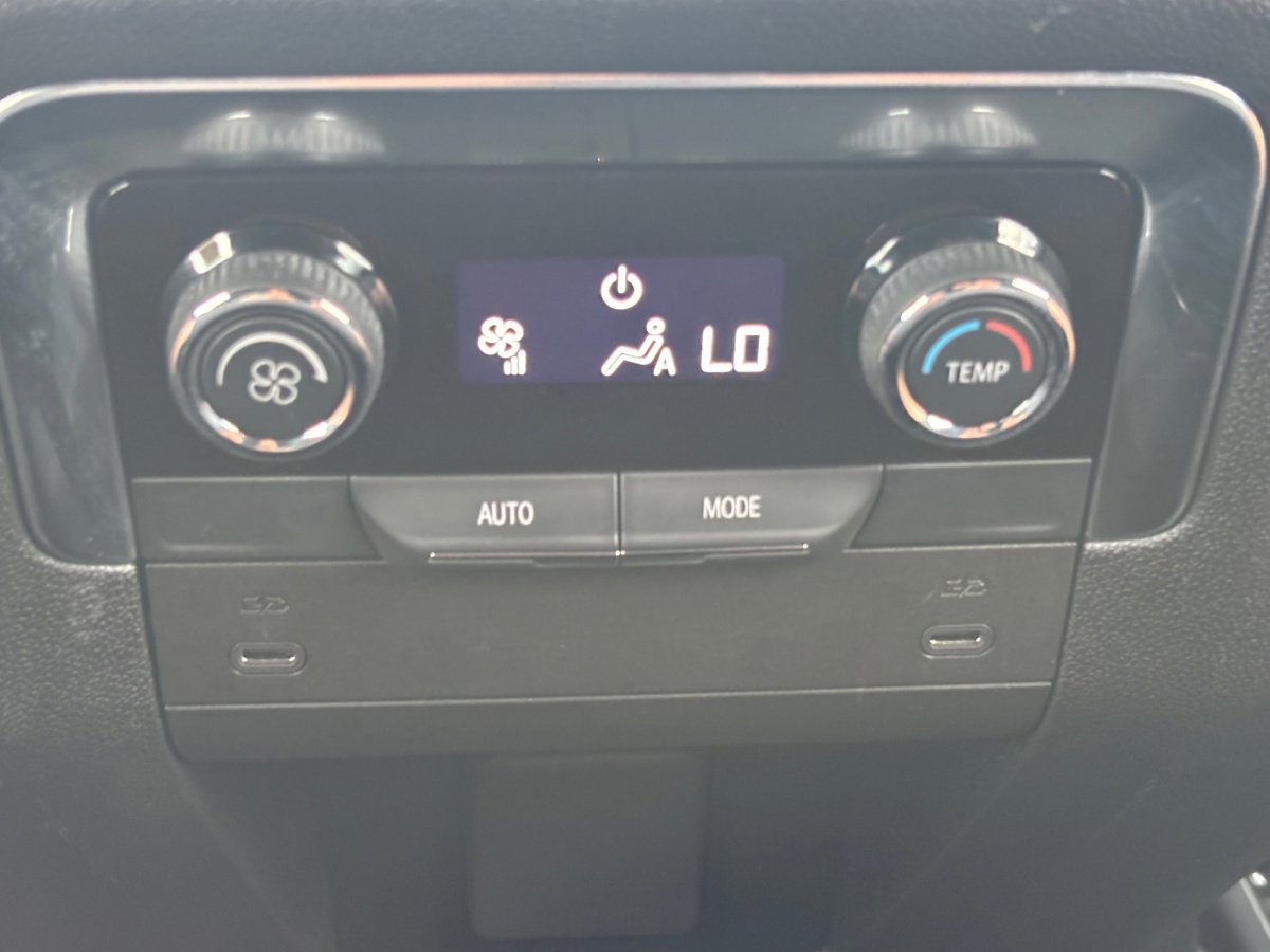 Used 2025 Chevrolet Tahoe LS RWD image 34