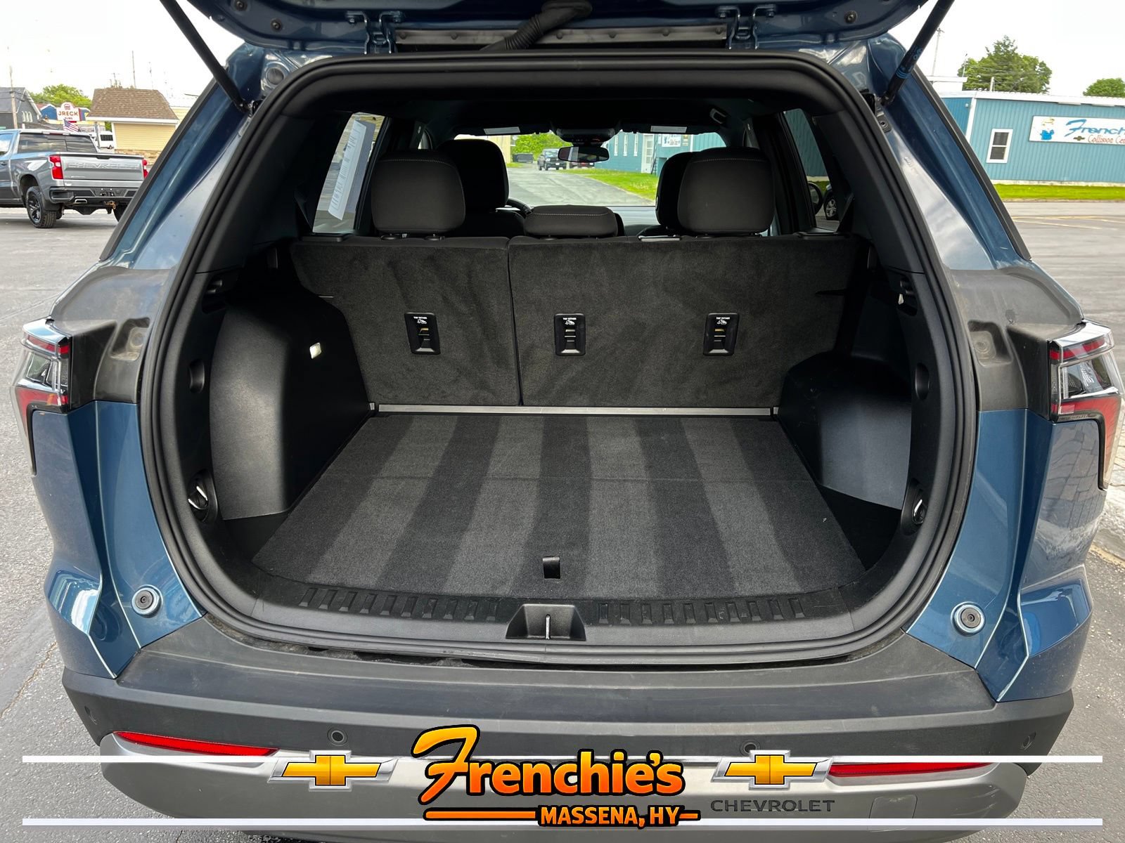 Used 2025 Chevrolet Equinox LT FWD image 5