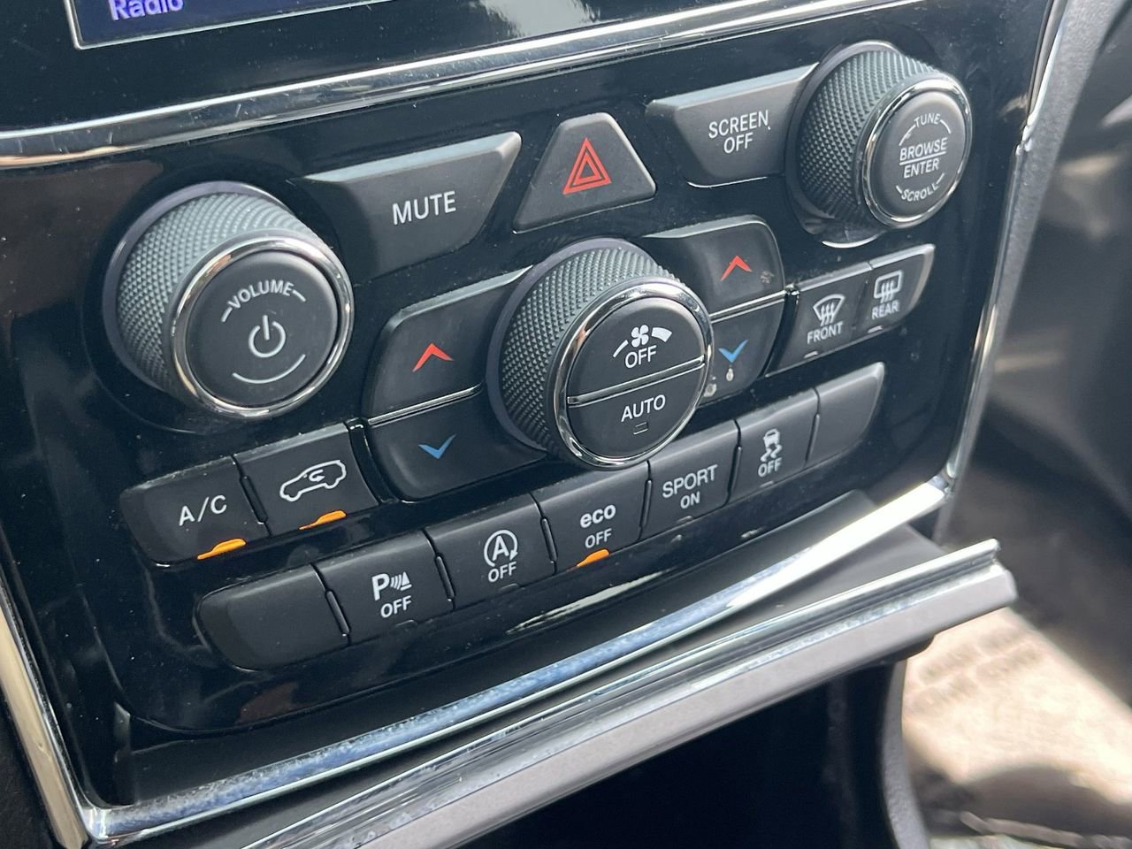 Used 2019 Jeep Grand Cherokee Limited RWD image 26
