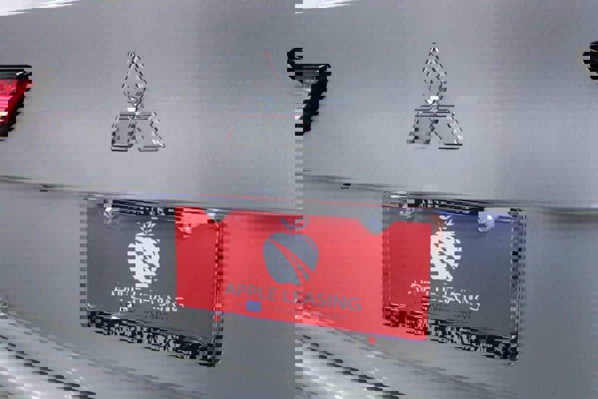 Used 2024 Mitsubishi Outlander SE image 28