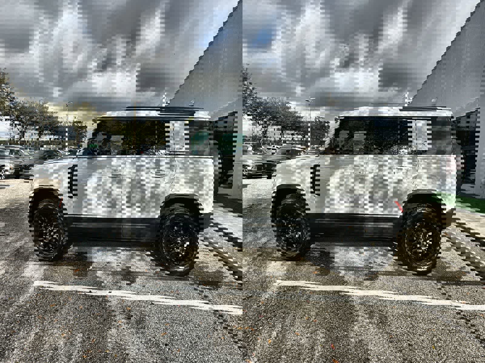 Used 2023 Land Rover Defender 110 image 5