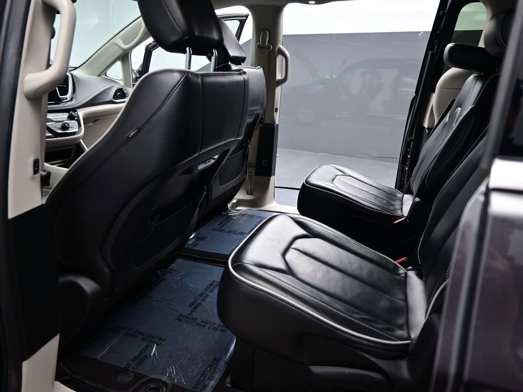 Used 2023 Chrysler Pacifica Limited image 25