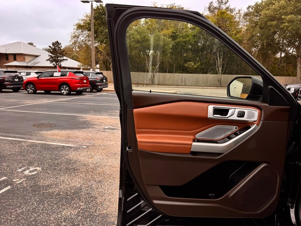 Used 2021 Ford Explorer King Ranch w/ Premium Technology Package image 34