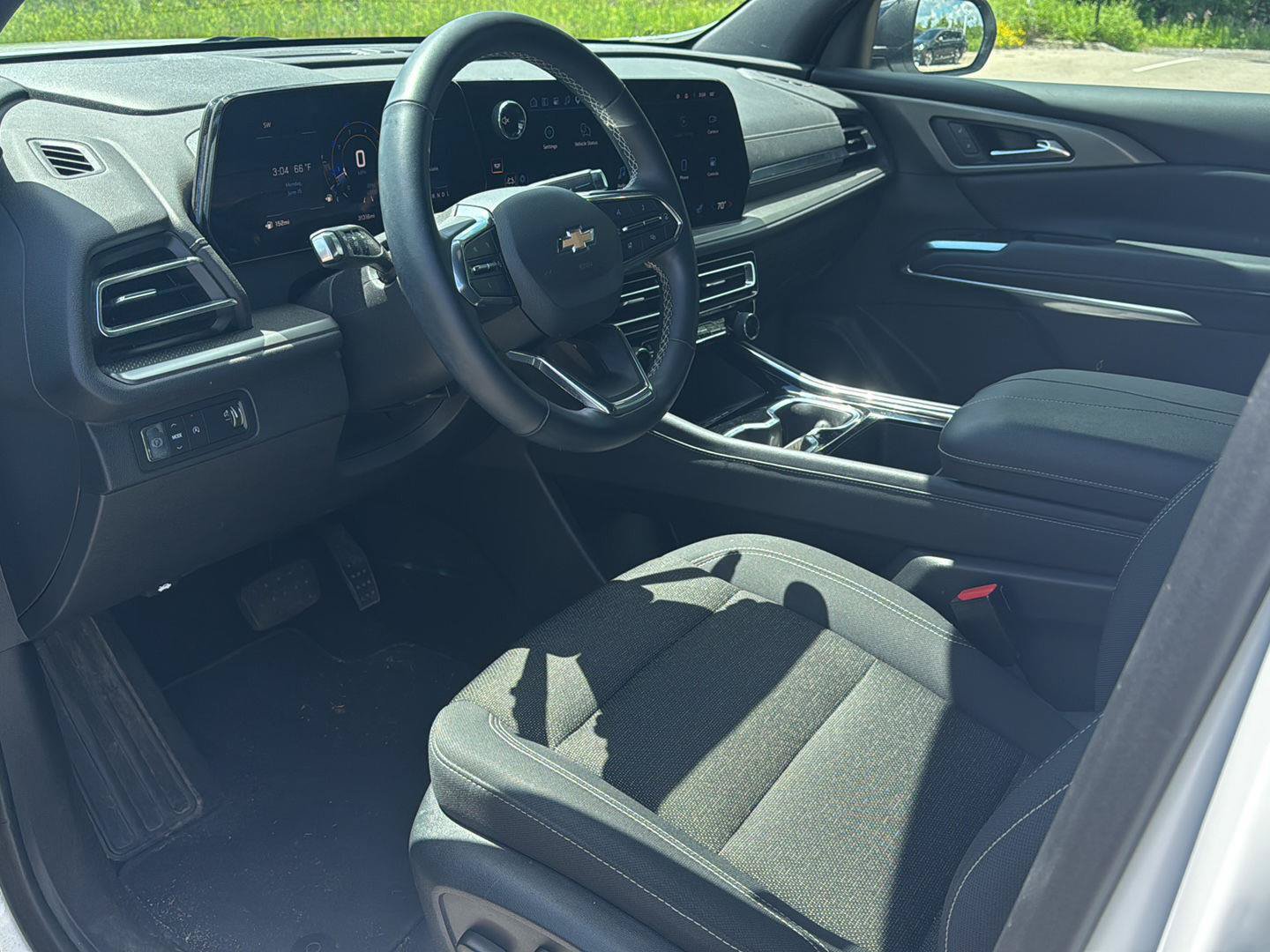 Used 2025 Chevrolet Traverse LT FWD image 11