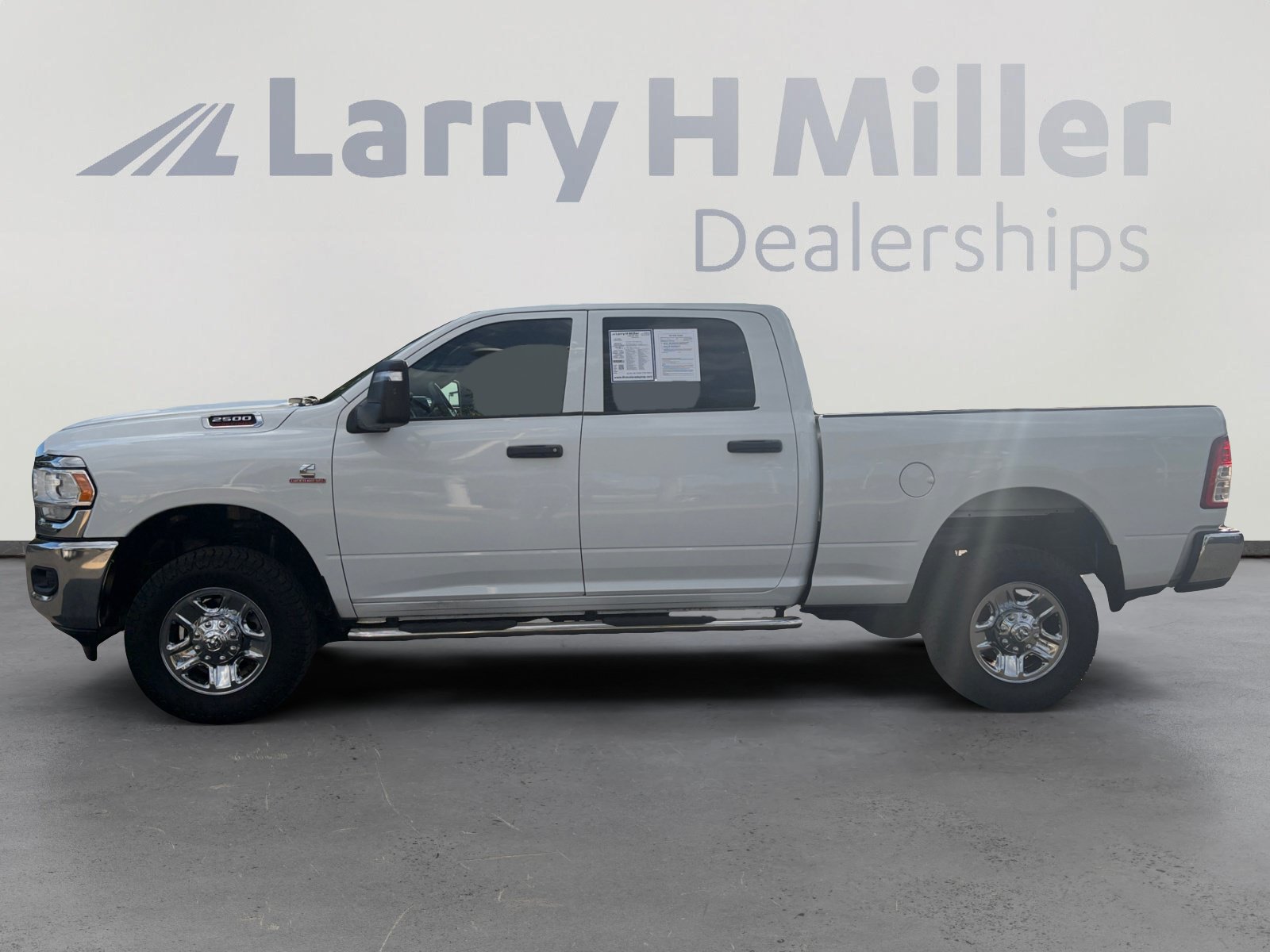Used 2023 RAM 2500 Tradesman w/ Chrome Appearance Group AWD/4WD image 2