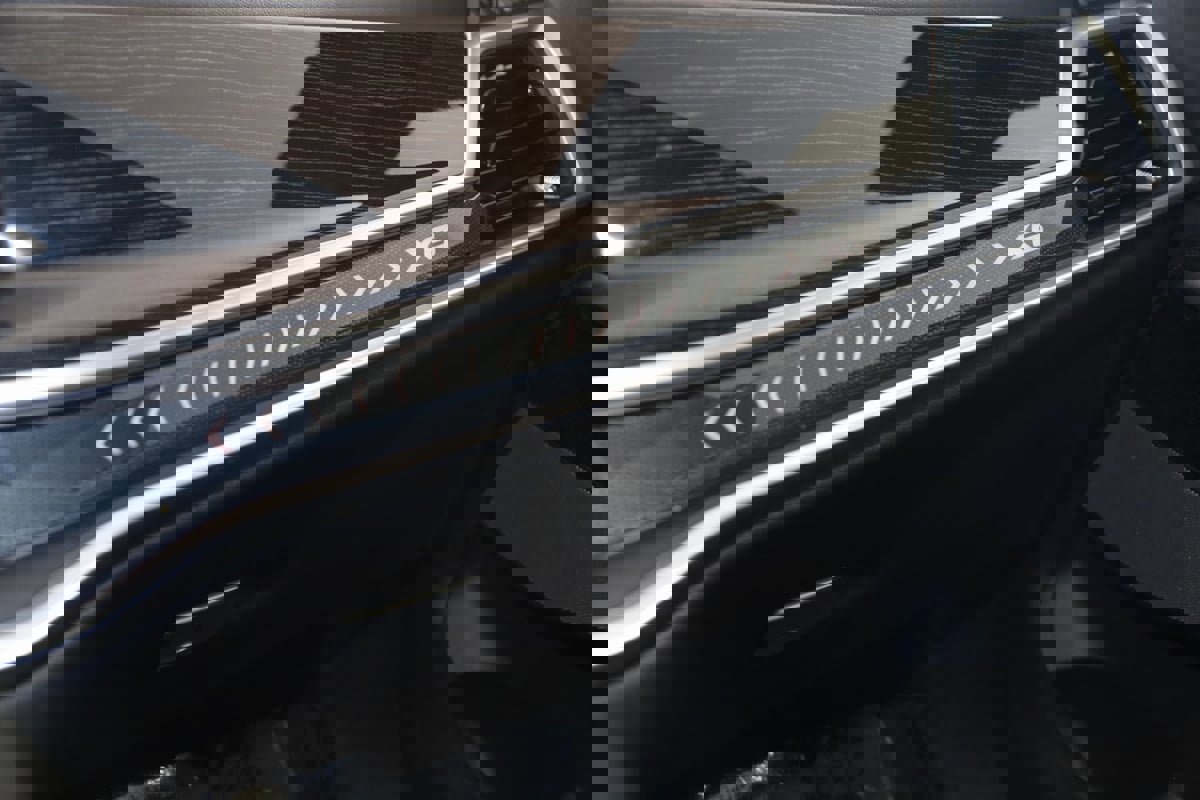 Used 2024 BMW X6 xDrive40i w/ Premium Package image 26