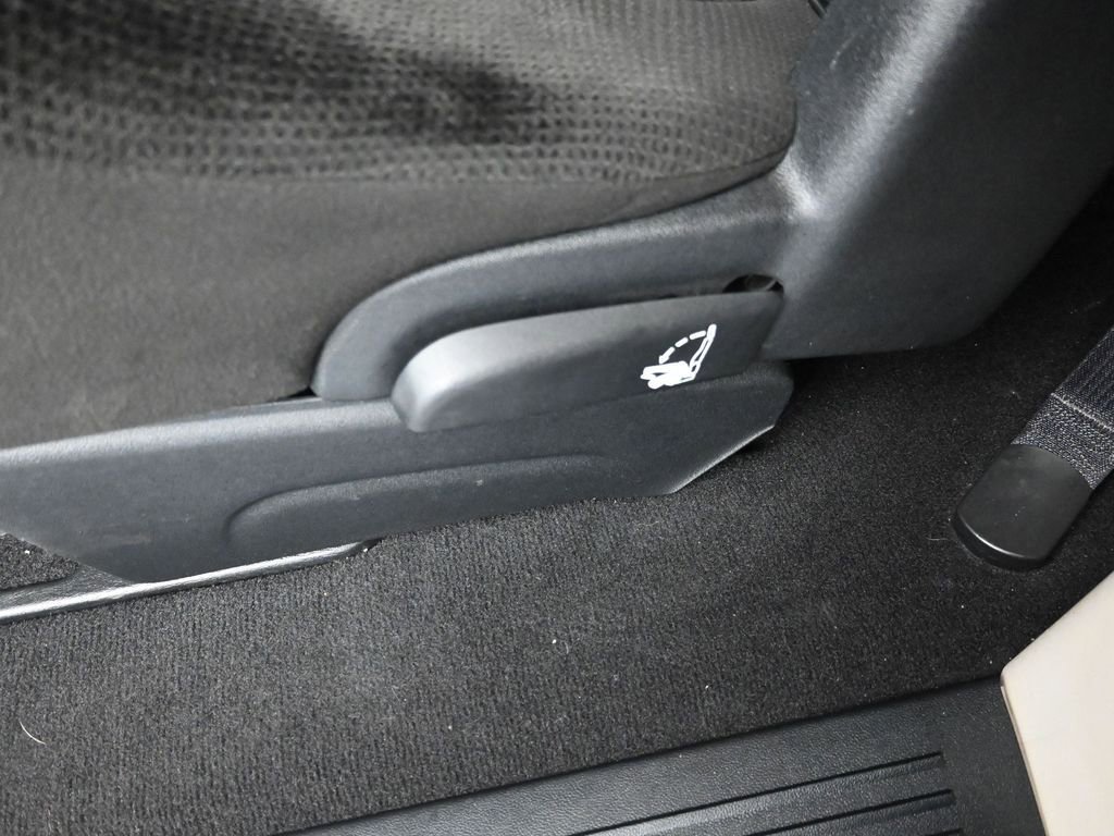 Used 2016 Dodge Grand Caravan SE image 21