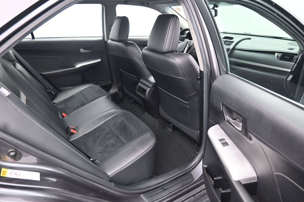 Used 2014 Toyota Camry SE w/ Leather Package FWD image 12