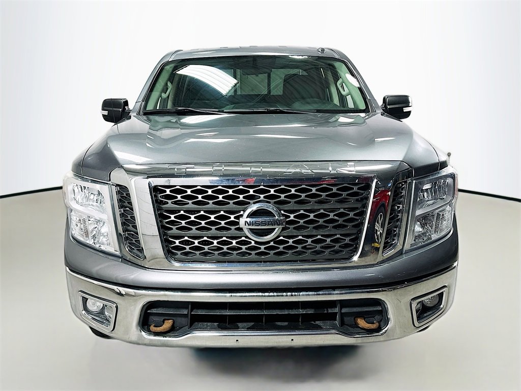 Used 2018 Nissan Titan SV image 4