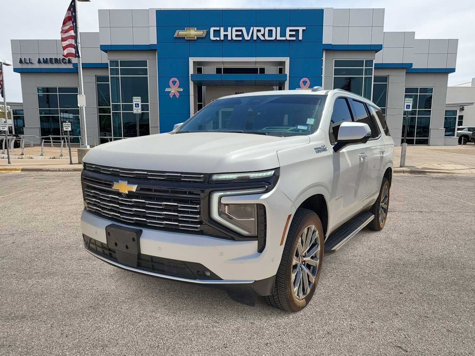 Used 2025 Chevrolet Tahoe High Country image 2