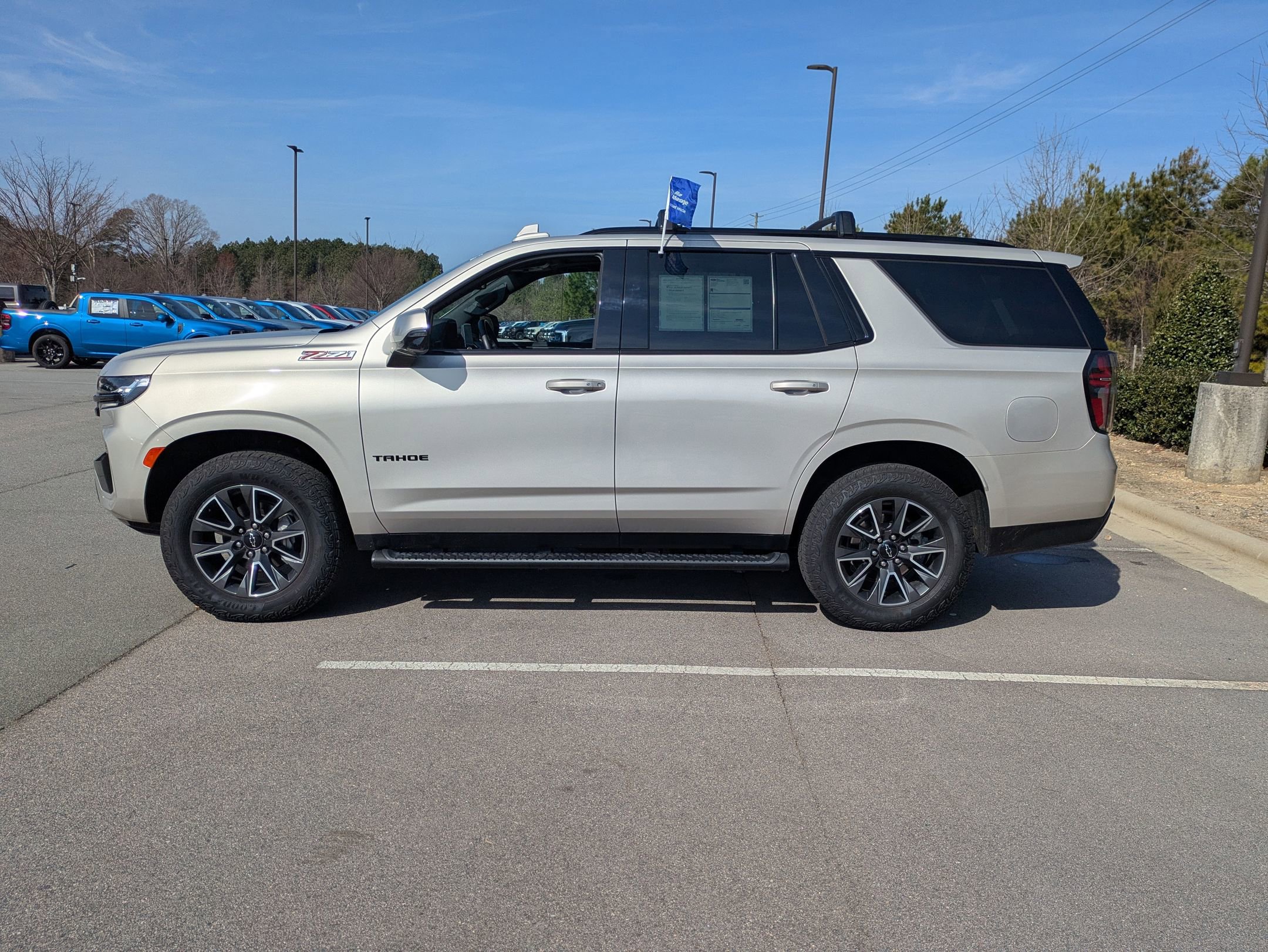 Used 2023 Chevrolet Tahoe Z71 w/ Luxury Package AWD/4WD image 7