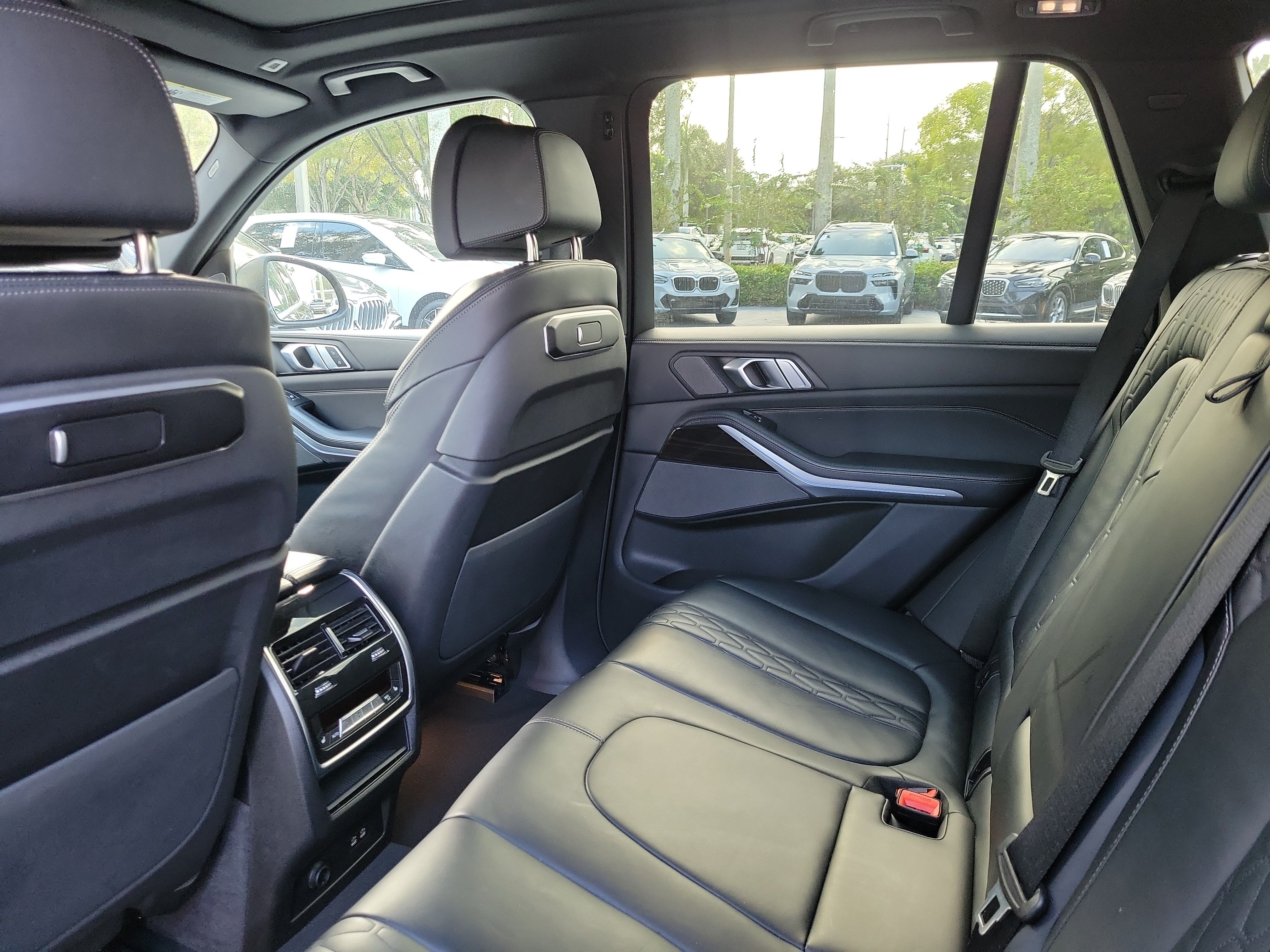 Used 2025 BMW X5 xDrive50e AWD/4WD image 9