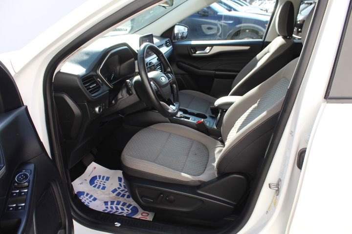 Used 2021 Ford Escape SE w/ SE Sport Appearance Package image 28