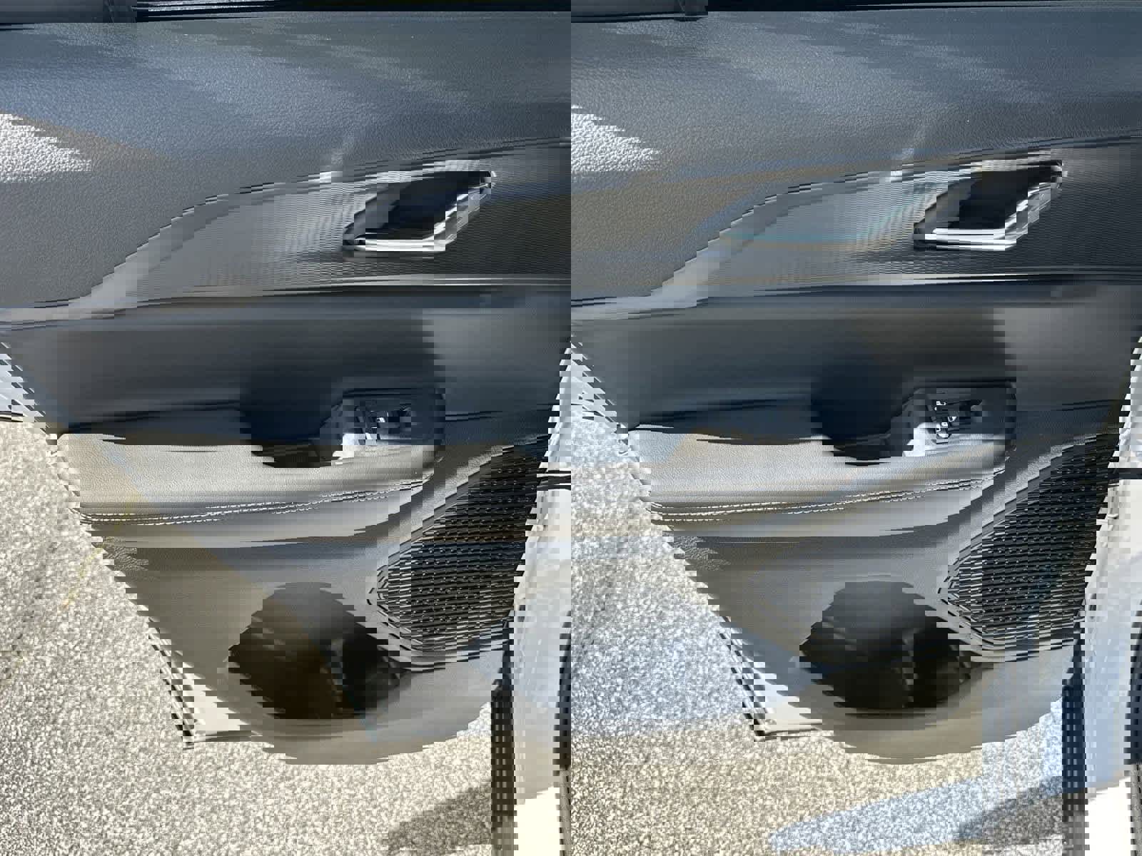 New 2025 Jeep Grand Cherokee Laredo X w/ Trailer Tow Package image 22