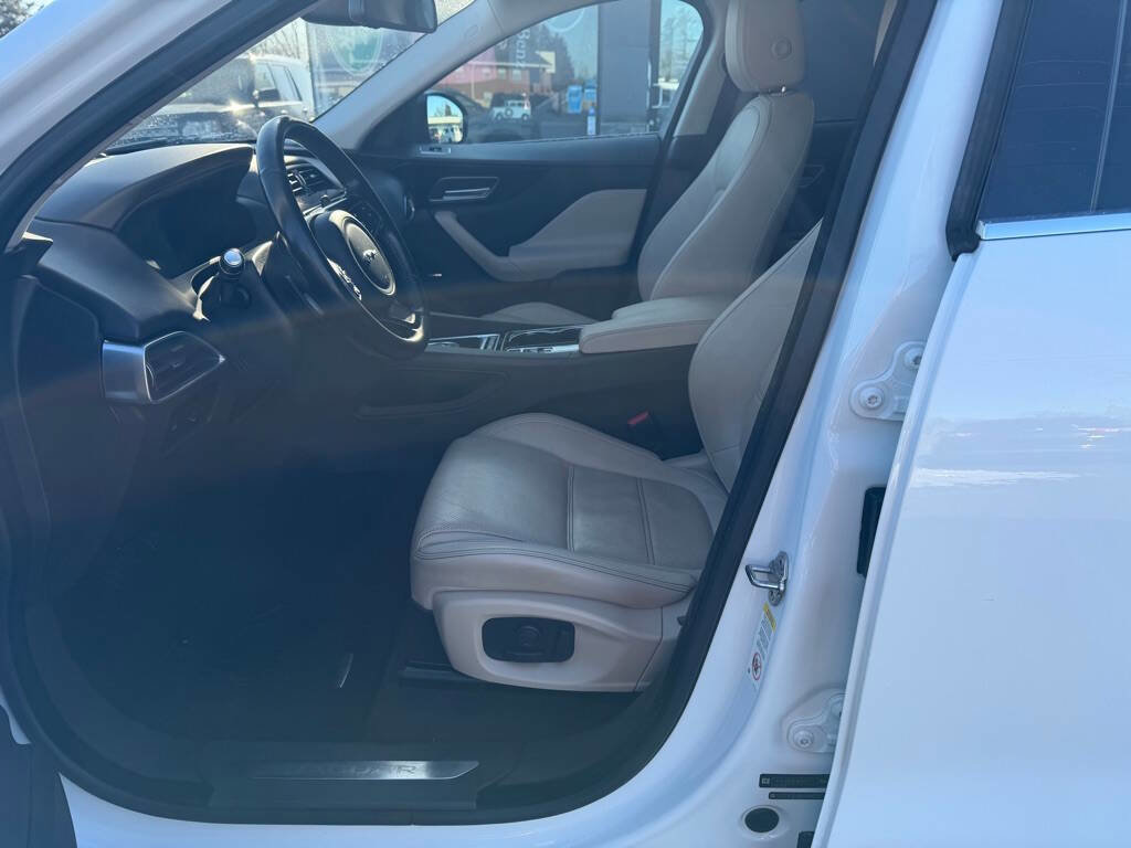 Used 2017 Jaguar F-PACE Prestige image 12