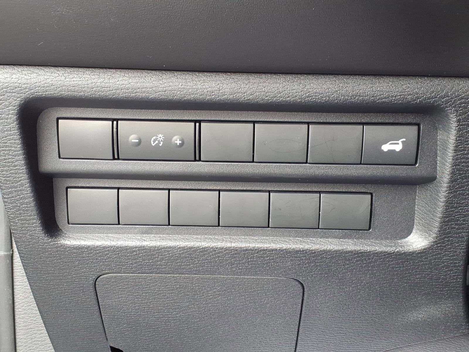 Used 2024 Mitsubishi Outlander SE image 32