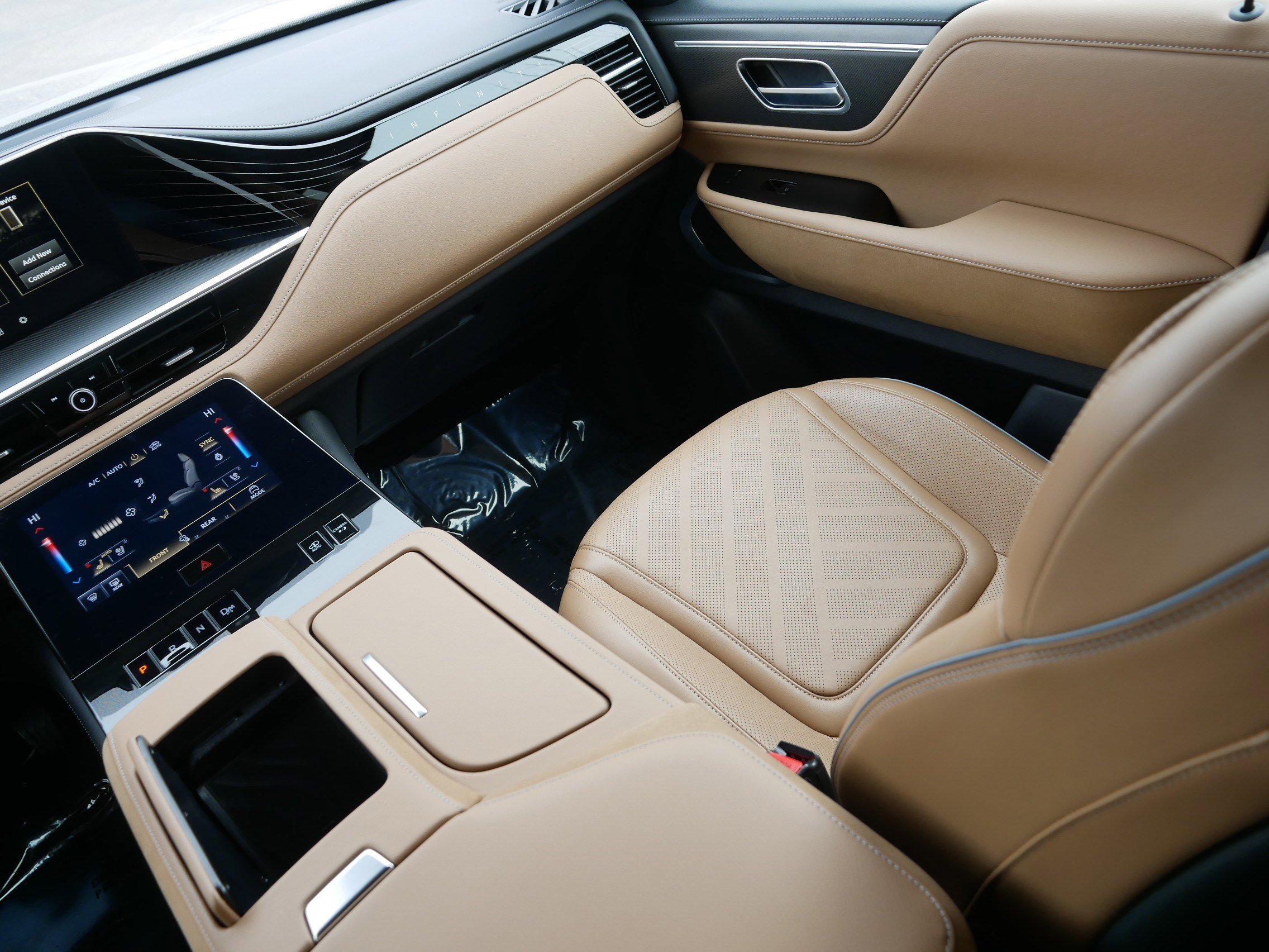 Certified 2025 INFINITI QX80 Luxe image 11