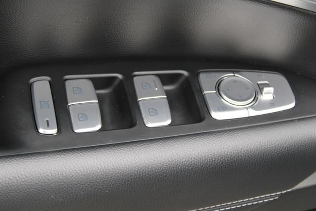 Used 2022 Genesis G70 2.0T RWD image 11