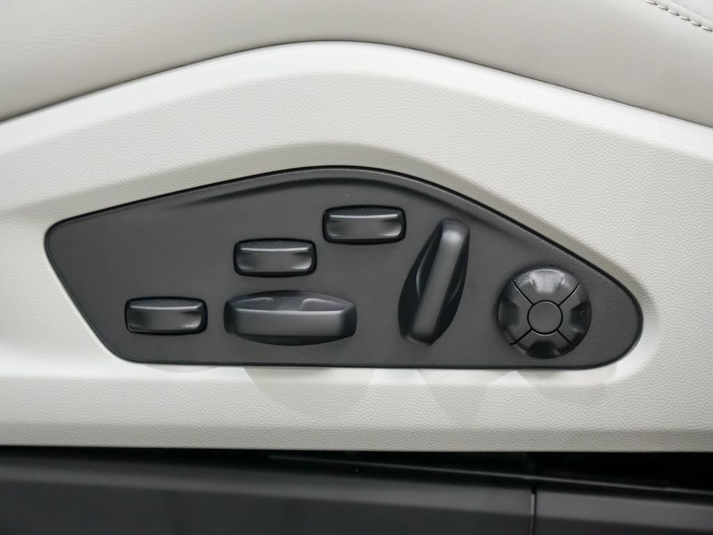 New 2026 Porsche Macan 4 Electric AWD/4WD image 25