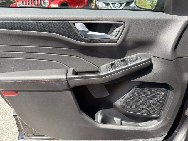 Used 2025 Ford Escape ST-Line AWD/4WD image 8