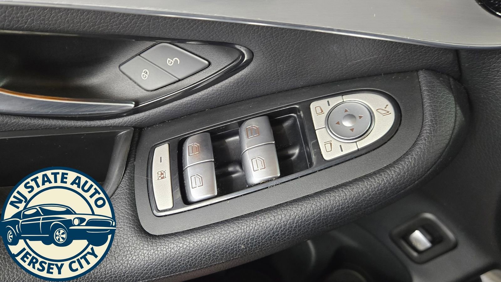 Used 2019 Mercedes-Benz GLC 300 4MATIC w/ Premium Package image 21