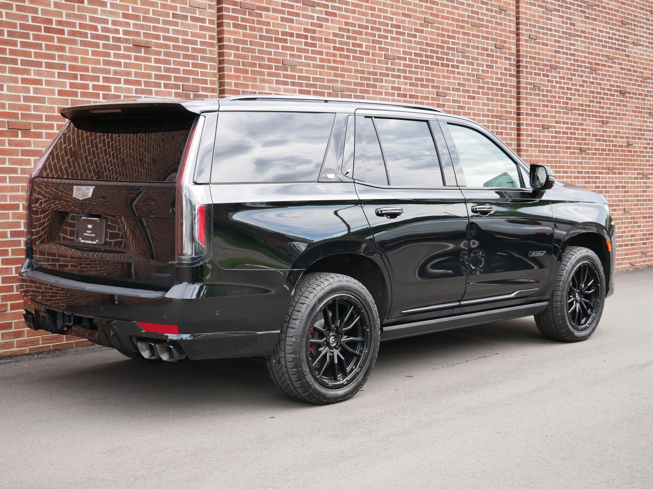 Used 2023 Cadillac Escalade V w/ LPO, ONYX Package AWD/4WD image 25