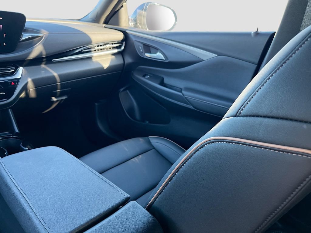 Used 2025 Buick Envista Avenir image 23