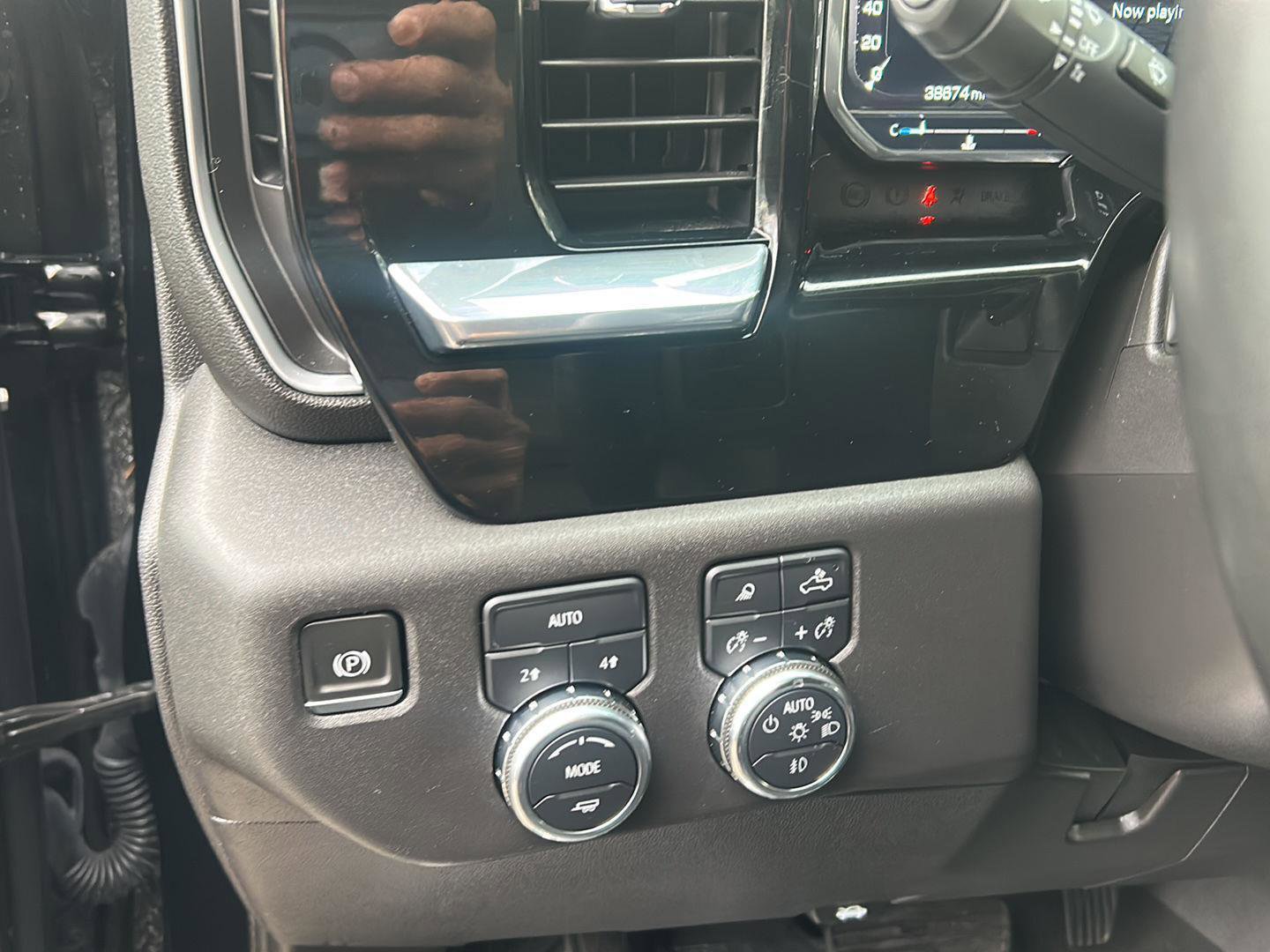 Used 2024 GMC Sierra 1500 SLT image 13