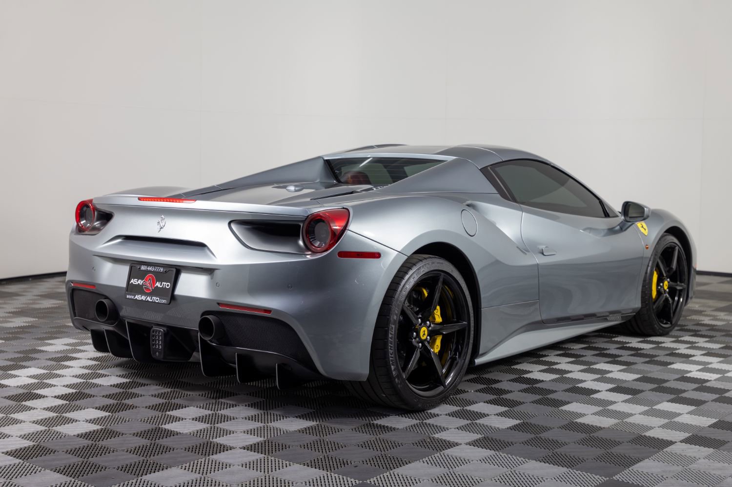 Used 2019 Ferrari 488 Spider image 8