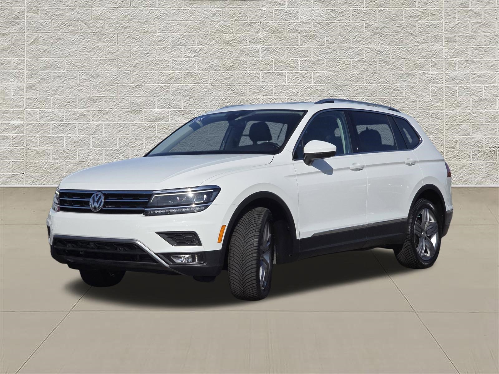 Used 2018 Volkswagen Tiguan SEL Premium w/ 3rd Row Seat Package AWD/4WD image 3