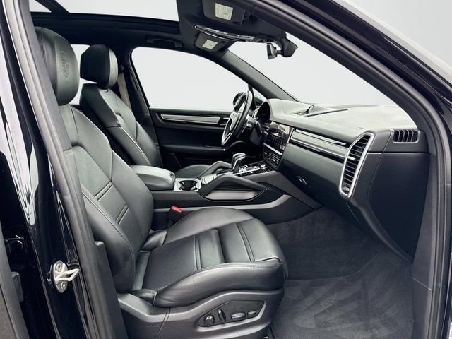 Used 2022 Porsche Cayenne Platinum Edition image 13