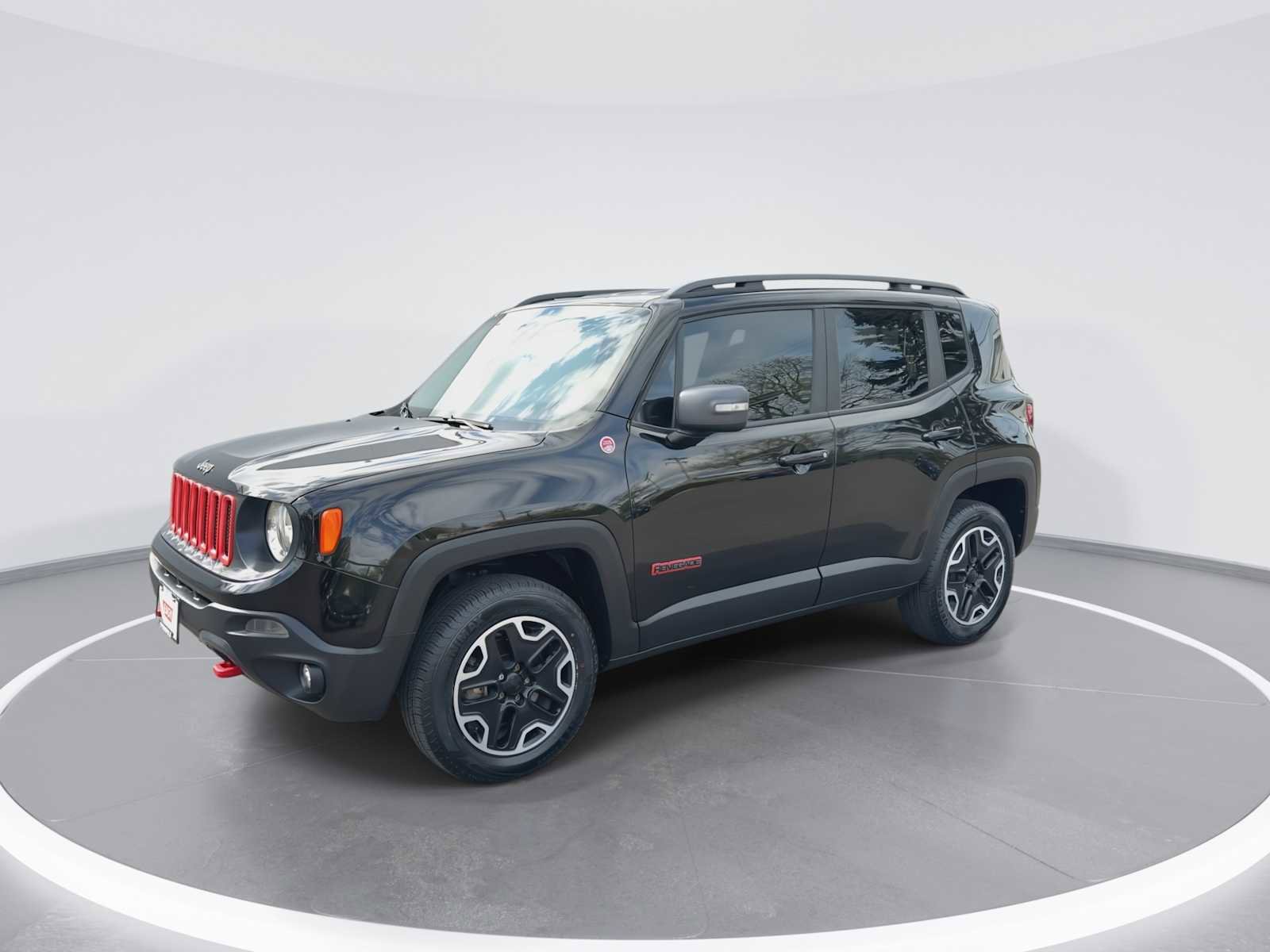 Used 2015 Jeep Renegade Trailhawk w/ Popular Equipment Group AWD/4WD image 4