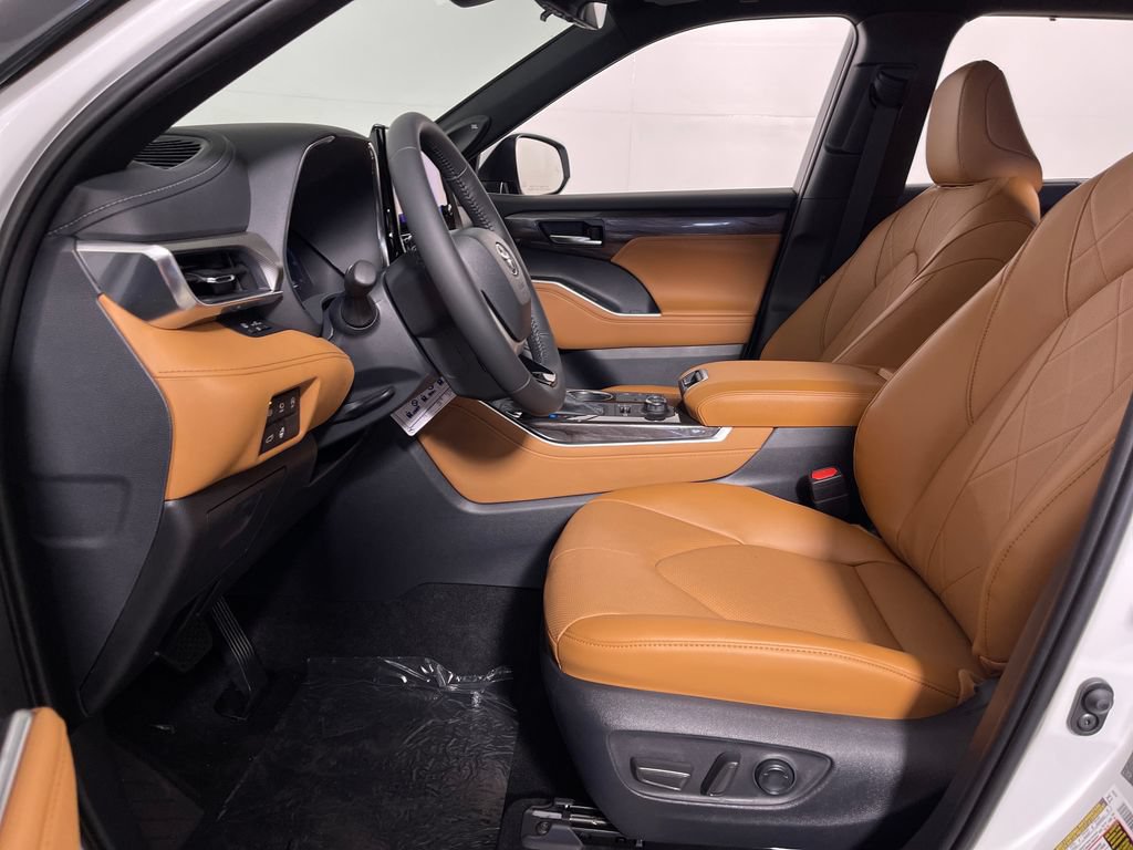 New 2026 Toyota Highlander Platinum AWD/4WD image 12
