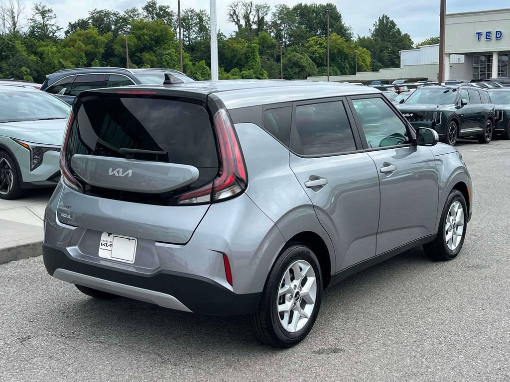 Used 2025 Kia Soul LX w/ LX Technology Package FWD image 25