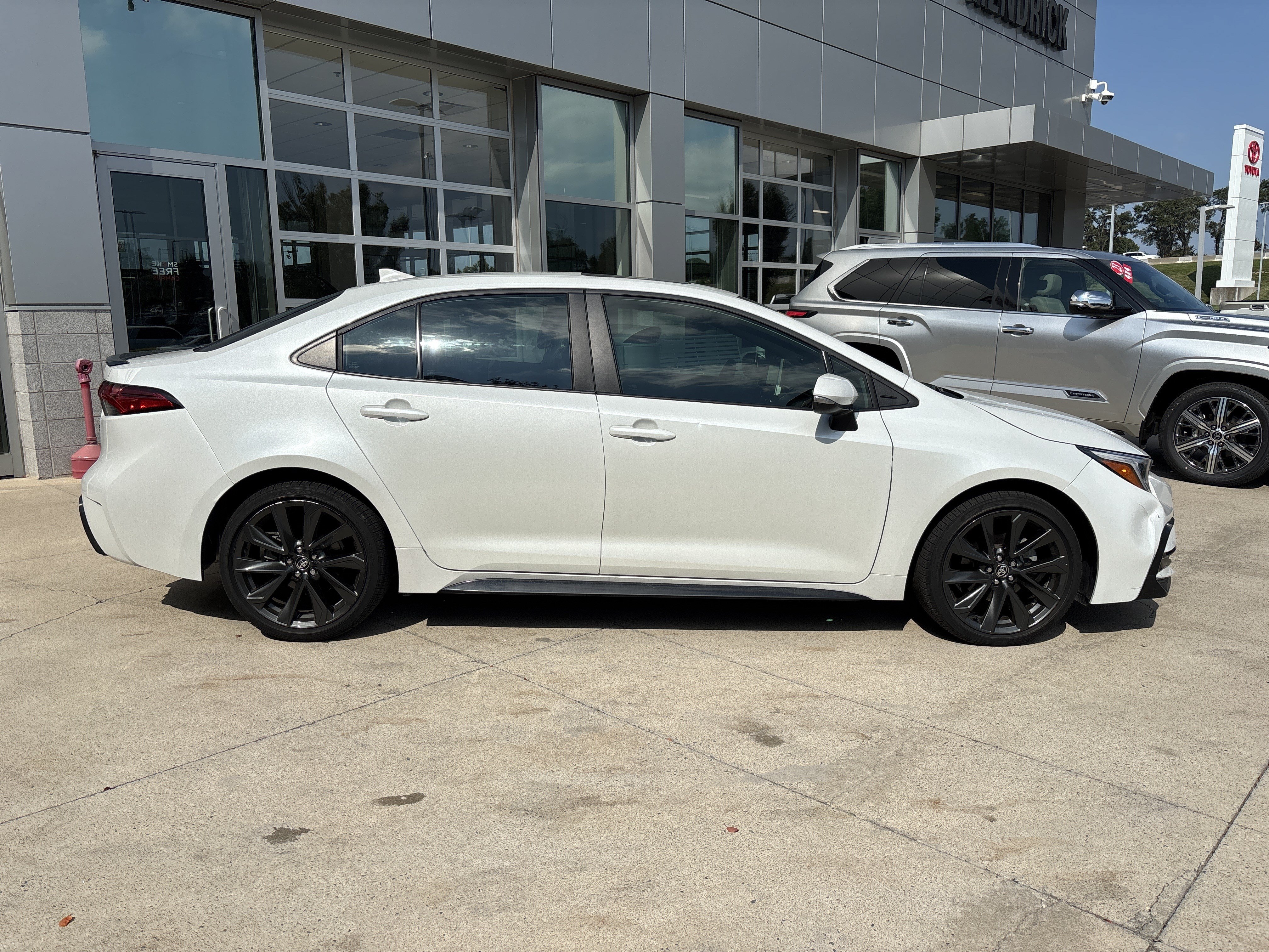 Used 2025 Toyota Corolla XSE FWD image 10