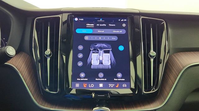Certified 2023 Volvo XC60 T8 Plus AWD/4WD image 21
