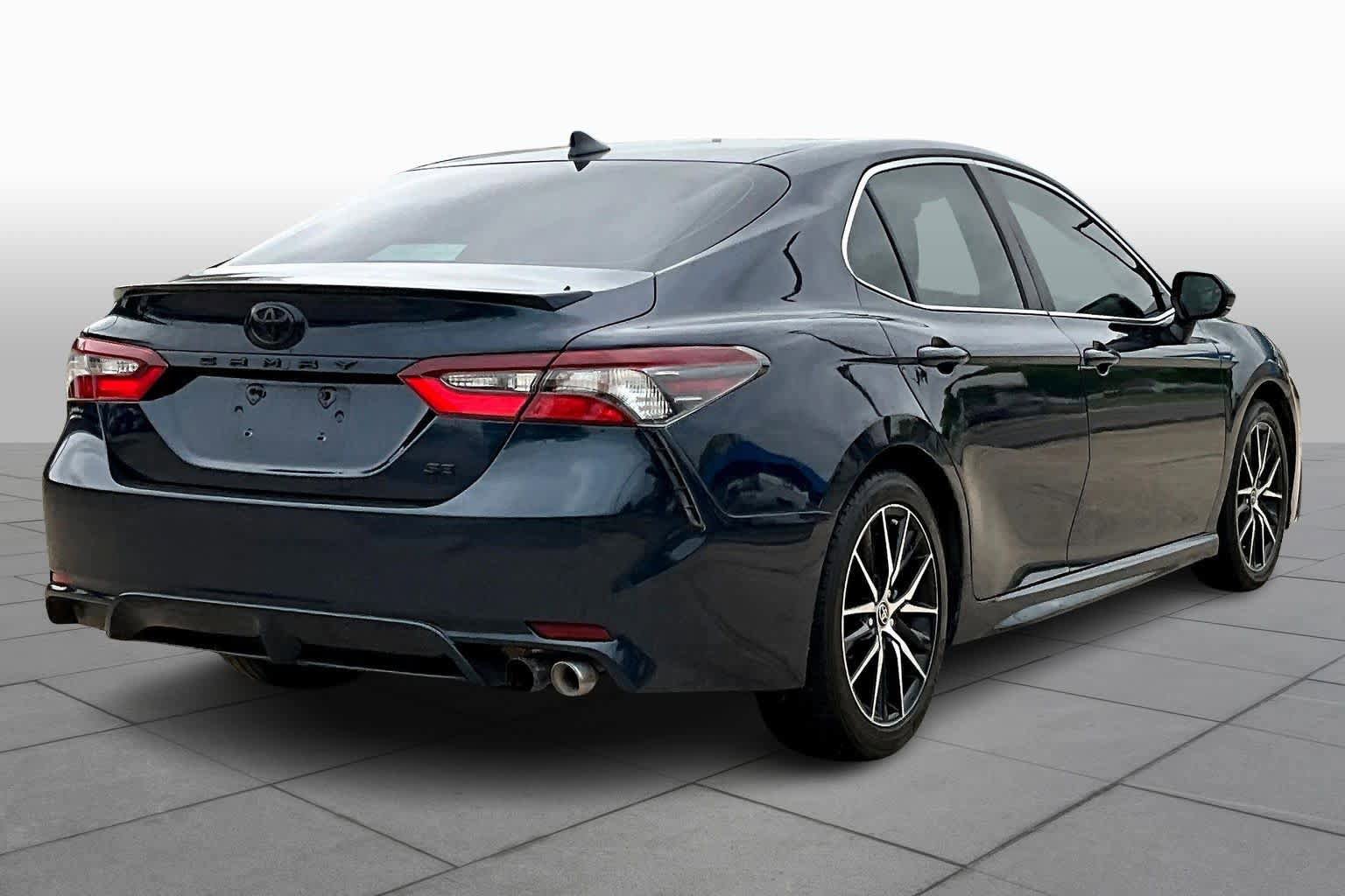 Used 2021 Toyota Camry SE FWD image 12