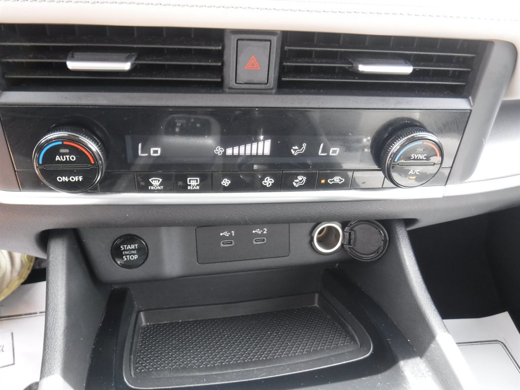 Used 2024 Nissan Rogue SV AWD/4WD image 17