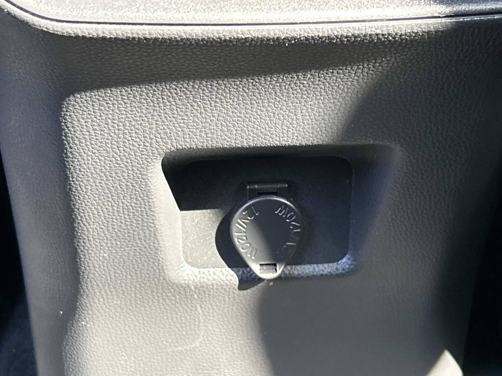 Used 2021 Toyota RAV4 LE AWD/4WD image 16