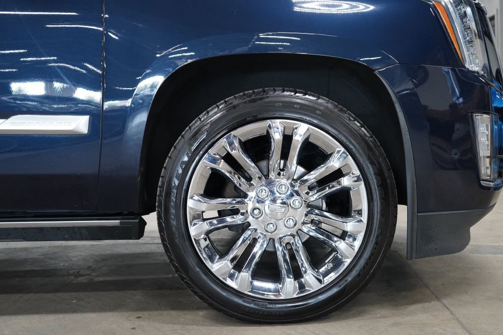 Used 2020 Cadillac Escalade Premium Luxury RWD image 41