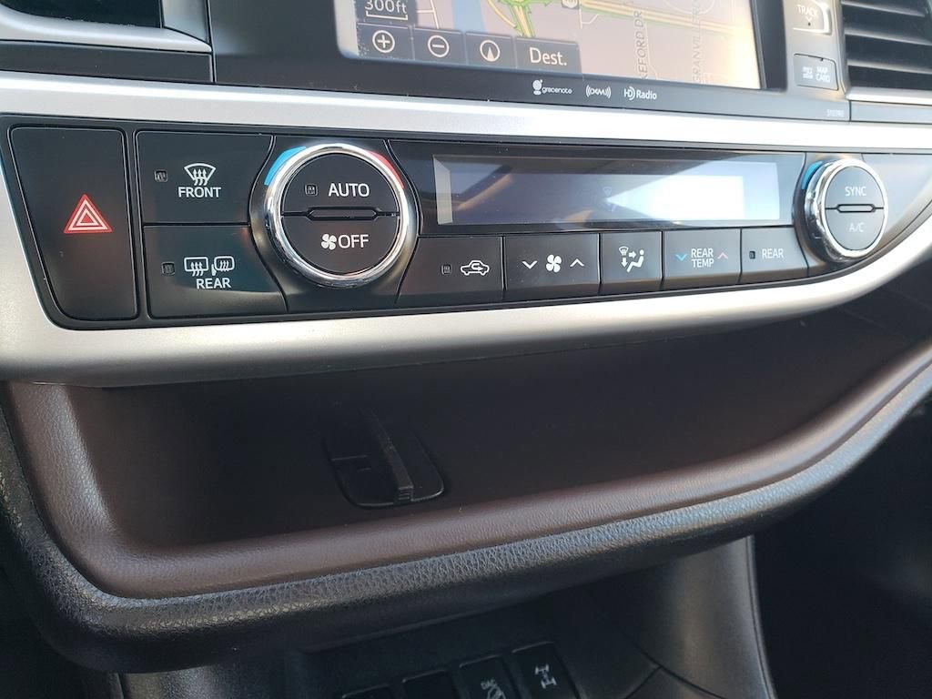 Used 2019 Toyota Highlander XLE image 26