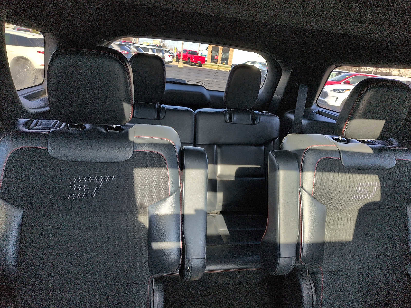 Used 2025 Ford Explorer ST image 11