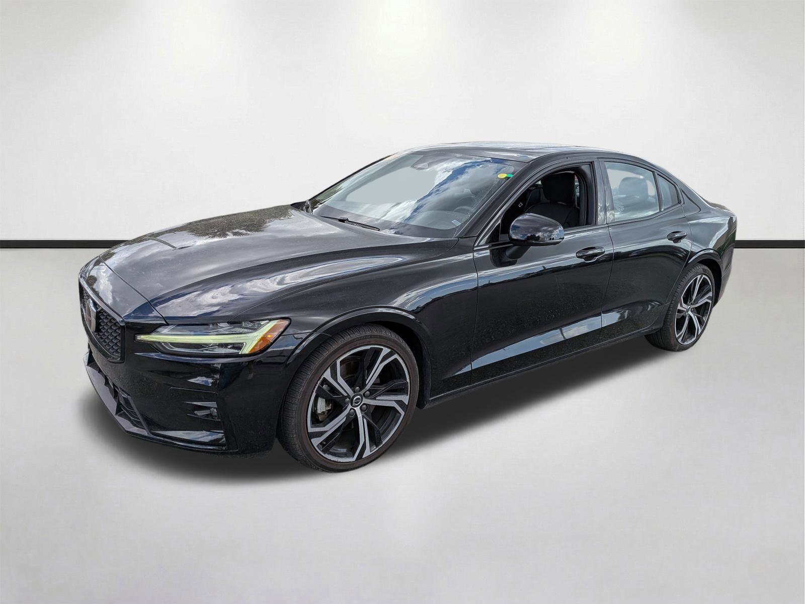 Used 2024 Volvo S60 B5 Core image 8