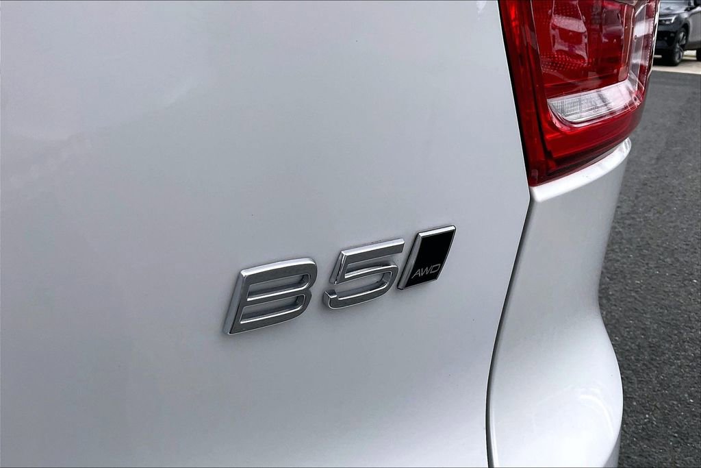 Certified 2023 Volvo XC40 B5 Plus w/ Climate Package image 24