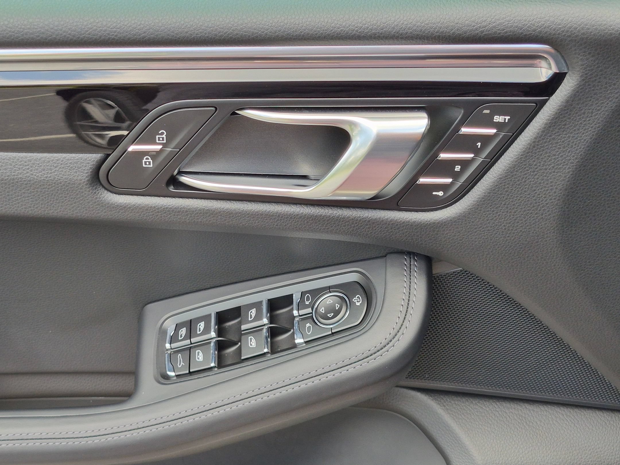 Certified 2026 Porsche Macan AWD/4WD image 23