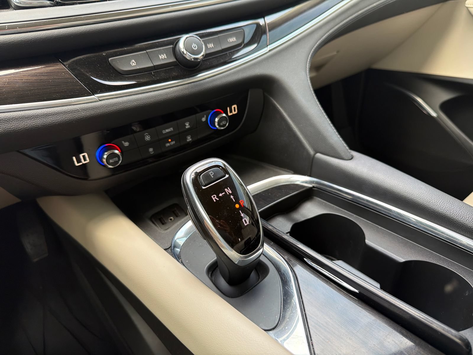 Used 2018 Buick Enclave Essence w/ Trailering Package FWD image 17