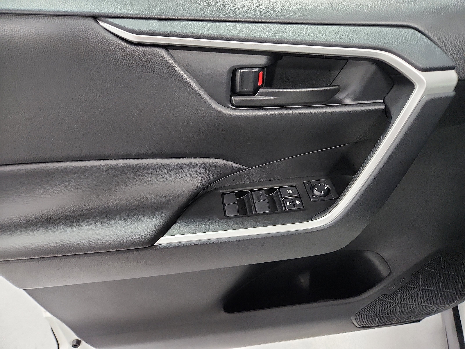 Certified 2025 Toyota RAV4 LE image 11